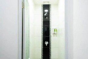 RedDoorz Hostel near Taman Puring