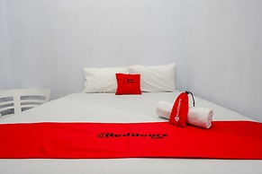 RedDoorz @ Jalan Adiyaksa Panakkukang