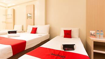 RedDoorz @ General Segundo Avenue Laoag
