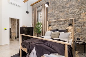 Lapis Apartments