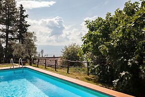 Hillside Retreat With a View