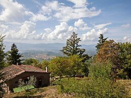 Hillside Retreat With a View