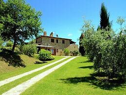 Scenic Farmhouse With Pool