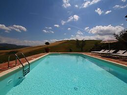 Charming Tuscan Farmhouse
