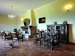Charming Tuscan Farmhouse