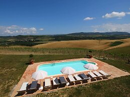 Charming Tuscan Farmhouse