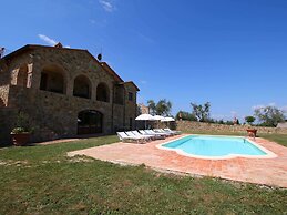 Charming Tuscan Farmhouse