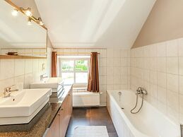 Elegant Villa in Bomal