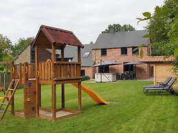 Elegant Villa in Bomal
