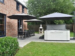 Elegant Villa in Bomal