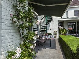 House in Zingem Near Hiking Trails