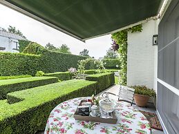 House in Zingem Near Hiking Trails
