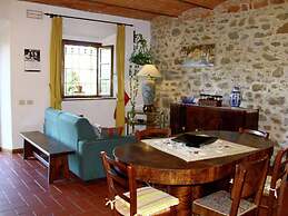 Rustic Farmhouse Living Vinci's Treasures