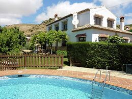 Countryside Cottage With Pool