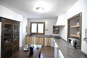 Countryside Cottage With Pool