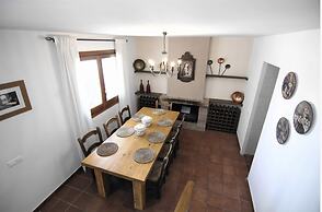 Countryside Cottage With Pool