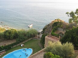 Mansion in Capo Vaticano With Sea Views