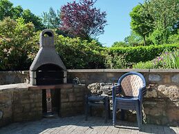 Desnie Farmhouse With Pool