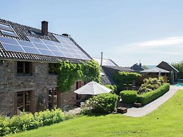 Desnie Farmhouse With Pool