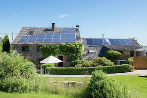 Desnie Farmhouse With Pool