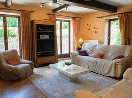 Desnie Farmhouse With Pool