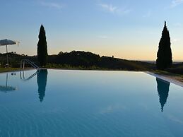 Holiday Home With Pool and Jacuzzi