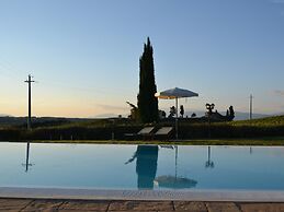 Holiday Home With Pool and Jacuzzi