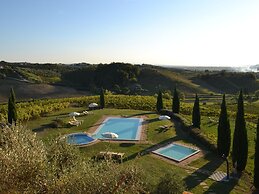 Holiday Home With Pool and Jacuzzi