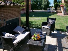 Rustic Escape With Pool