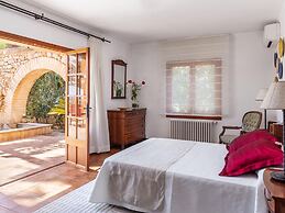 Villa in Son Servera With Beach & Pool