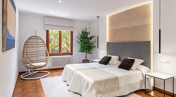 Villa in Son Servera With Beach & Pool