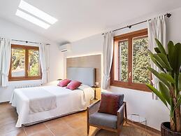 Villa in Son Servera With Beach & Pool