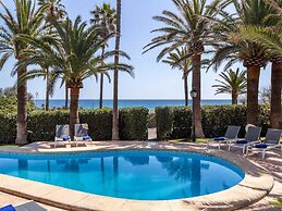 Villa in Son Servera With Beach & Pool