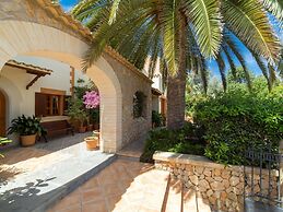 Villa in Son Servera With Beach & Pool