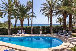 Villa in Son Servera With Beach & Pool