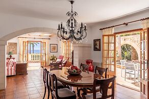Villa in Son Servera With Beach & Pool