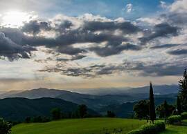Scenic Stay Near Florence
