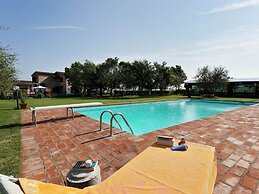 Poolside Vacation Home, Foiano