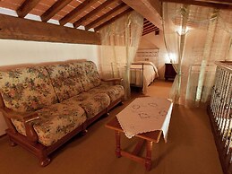 Poolside Vacation Home, Foiano