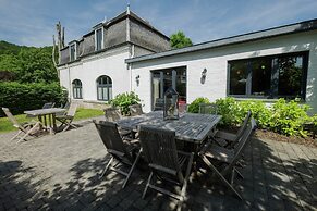 Namur Mansion by the Meus