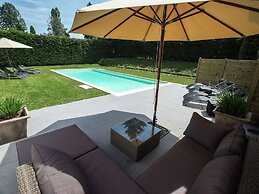 Namur Mansion by the Meus