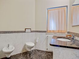 Apartment on Lake Idro With Pool