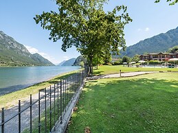 Apartment on Lake Idro With Pool
