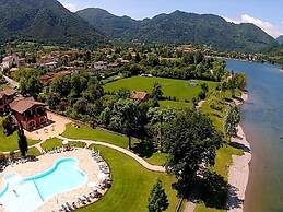 Apartment on Lake Idro With Pool