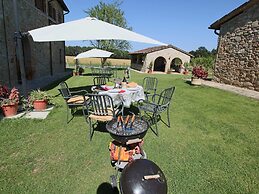 Apartment in Todi With Pool & History