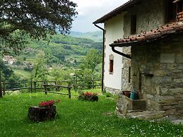 Charming Tuscan Farmhouse