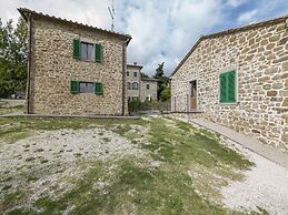 Farmhouse With Pool in Michelangelo