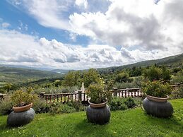 Farmhouse With Pool in Michelangelo
