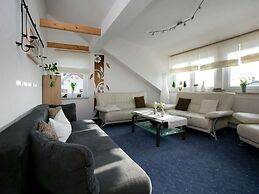 Sunny Terrace Apartment