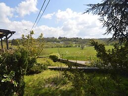 Comfortable Chalet in Petithan With Garden